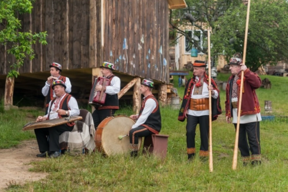 Ivan Kupala in the Hutsul style: how livestock were protected from witches, and girls married the queen