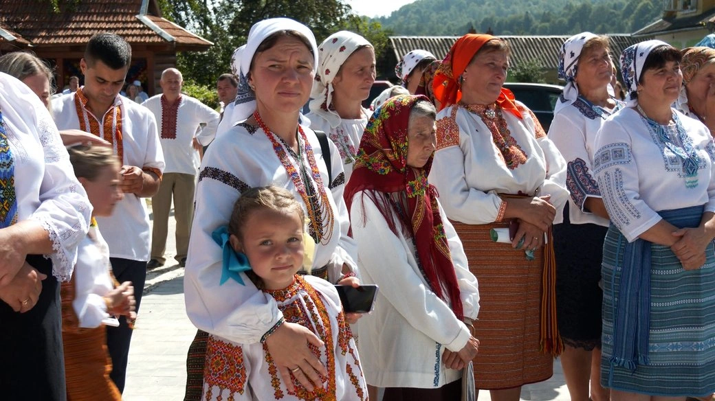 406 Girls and Women in Hutsul Gerdans: a New Ukrainian Record Set in Prykarpattia